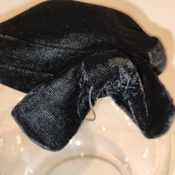 Vintage Black Velvet Hat **READ** main image 3